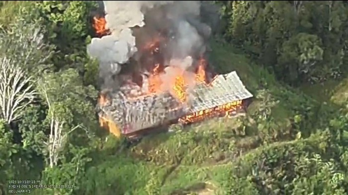 KKB Bakar Lagi Gedung SMP Negeri Kiwirok di Pegunungan Bintang Papua