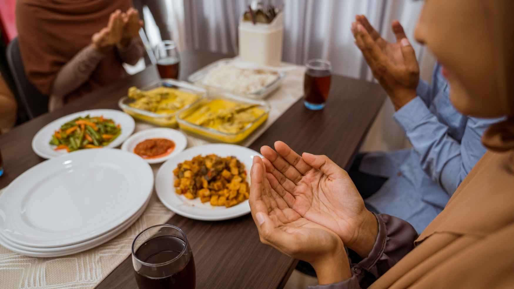 Tak Sekadar Lapar dan Dahaga, Ini Hal yang Membatalkan Puasa