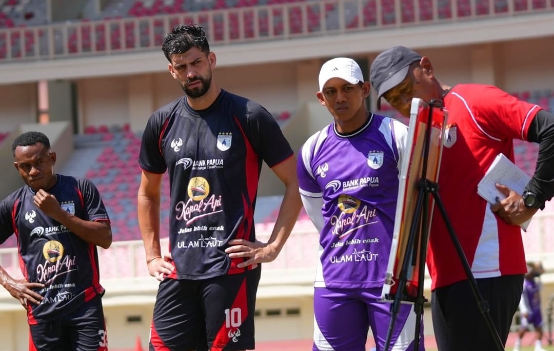 Persipura vs Persiba: Laga Spesial Rahmad Darmawan Hadapi Mantan Anak Asuhnya