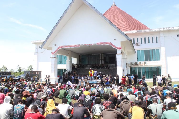 Front Mahasiswa Yahukimo Gelar Aksi Unjuk Rasa di DPRD Yahukimo