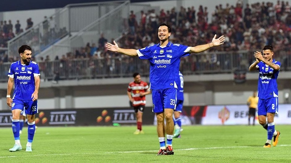 Thom Haye Cetak Gol Perdana untuk Persib saat Libas Madura United