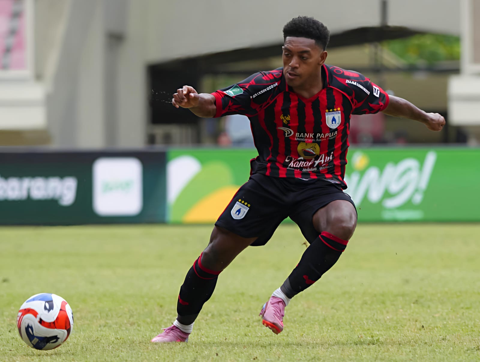 Persipura Jayapura dan PSS Sleman Jadi Sorotan di Pekan ke-6 Pegadaian Championship