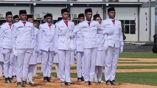 Viral Paskibraka Papua Barat Daya Nyaris Jatuh, Dapat Apresiasi dan Beasiswa dari Menkum