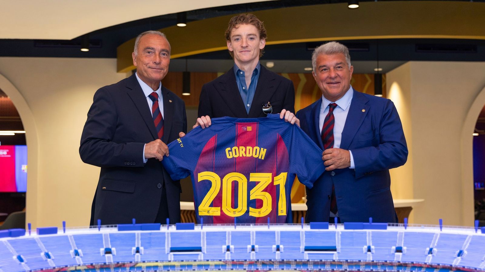 Anthony Gordon Tinggalkan Newcastle, Resmi Menjadi Pemain Baru Barcelona
