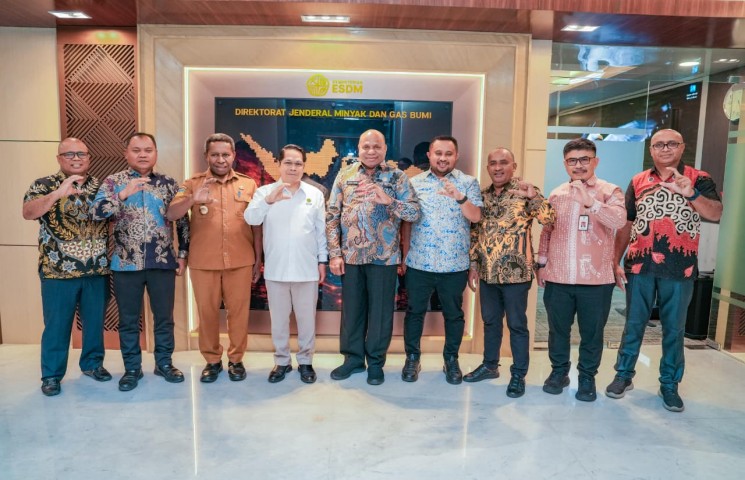 Gubernur Papua Genjot Eksplorasi Migas dan Program Papua Terang