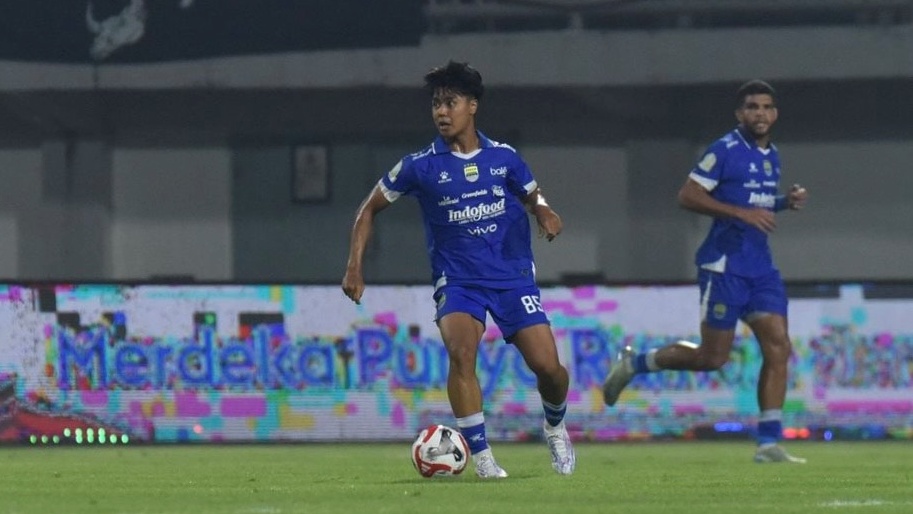 Pemain 17 Tahun Nazriel Alfaro Catat Debut Profesional Bersama Persib Bandung