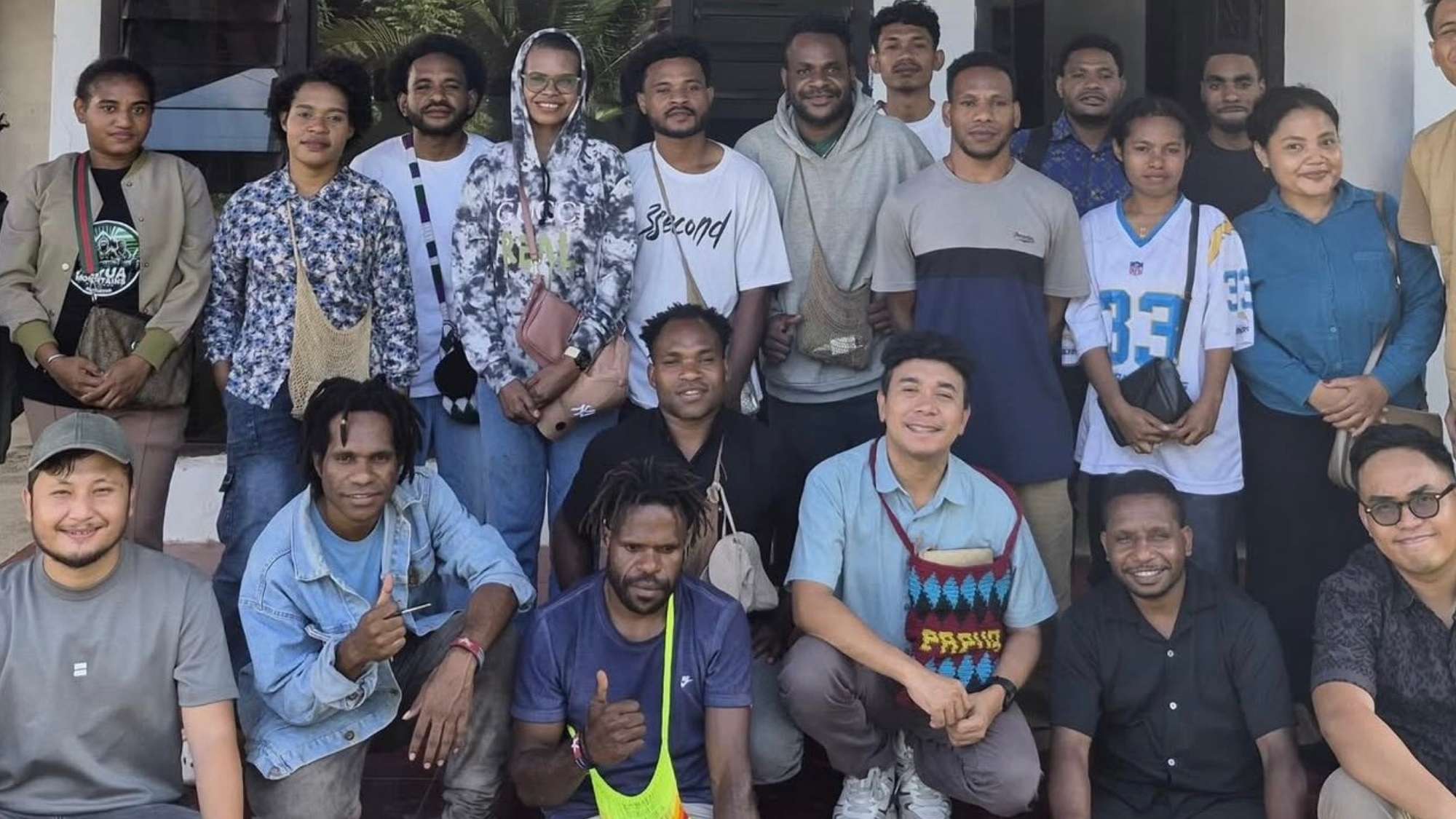 Billy Mambrasar Tinjau Kontrakan Mahasiswa Papua di Aceh Pascabencana