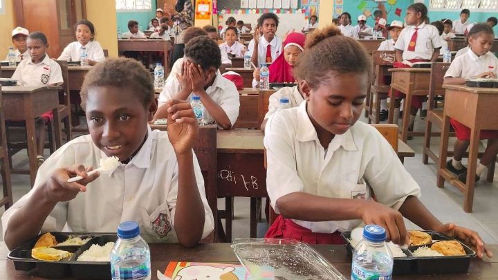 MBG di Papua Tingkatkan Kehadiran dan Semangat Belajar Siswa