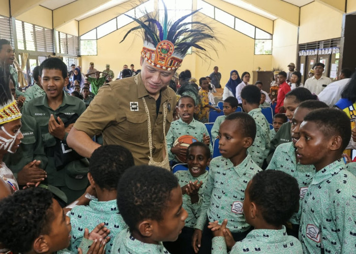 AHY Sebut Sekolah Rakyat Jadi Upaya Putus Rantai Kemiskinan di Papua