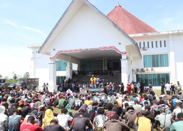 Front Mahasiswa Yahukimo Gelar Aksi Unjuk Rasa di DPRD Yahukimo