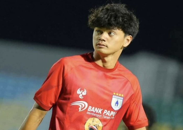 Reno Salampessy Pilih Bertahan di Persipura Meski Main di Championship