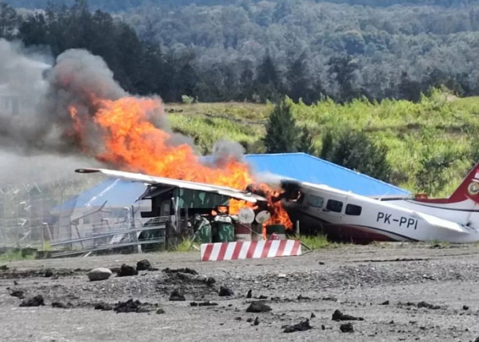 Pesawat Amole Air Tergelincir di Bandara Ilaga, Tabrak Pos Kopasgat TNI AU