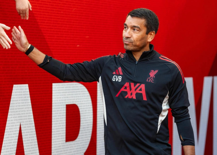 Heboh! Giovanni van Bronckhorst Dikabarkan Siap Tinggalkan Anfield demi Timnas