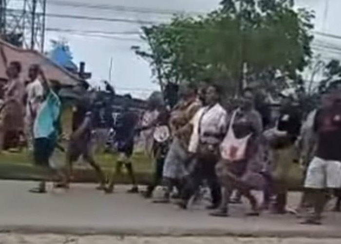 Demo di Boven Digoel Pecah, Dipicu Pembakaran Mahkota Cenderawasih oleh BBKSDA Papua
