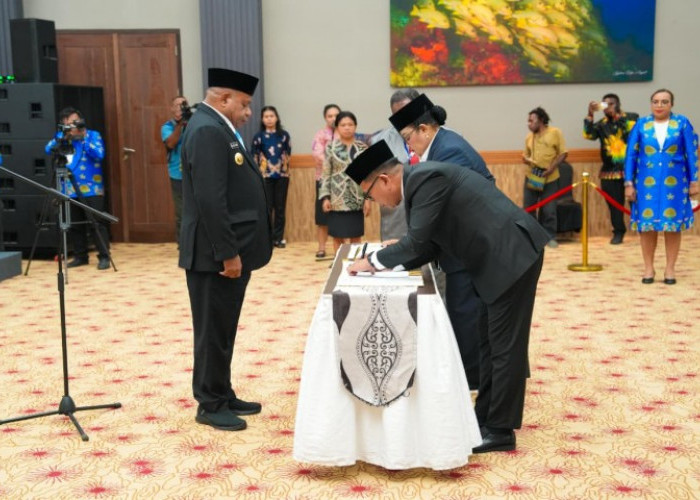 Mathius Fakhiri Minta Direksi Baru Bawa Bank Papua Lebih Sehat dan Profesional