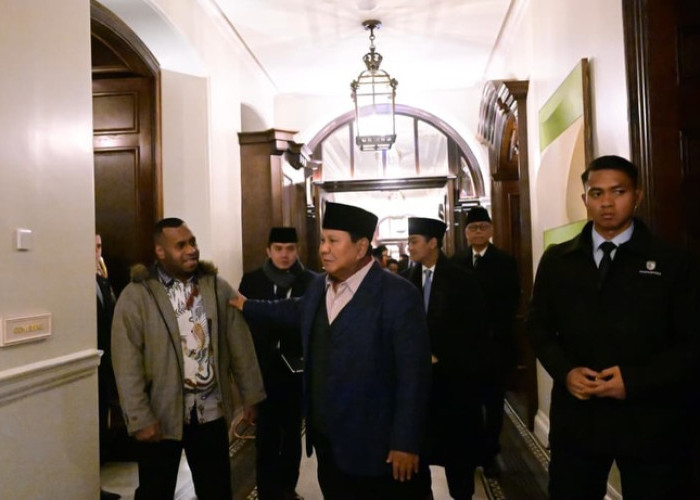 Presiden Prabowo Tiba di London, Mahasiswa Papua Serahkan Buku Perdamaian