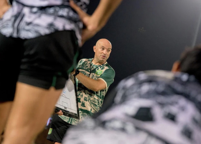 Bernardo Tavares Fokus Sempurnakan Permainan Persebaya Jelang Musim 2026/27