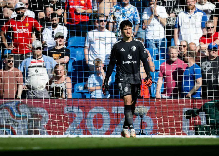 Kiper Manchester United Senne Lammens Dinobatkan sebagai Transfer of the Season