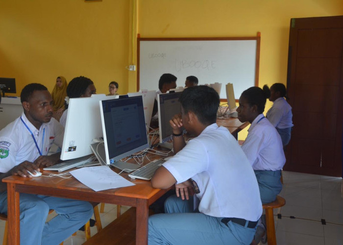 Dukung Target 1.000 Sarjana, SMAN 1 Obaa dan SMKN 1 Mappi Sukses Selenggarakan TKA 2025