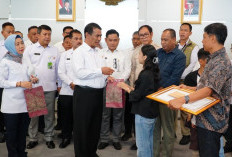 Mentan Amran Beri Bantuan Pendidikan dan Pekerjaan untuk Keluarga Pegawai yang Gugur di Papua