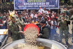 Bobon Santoso Masak untuk Warga Papua di Dapur Rakyat Kogabwilhan III