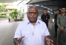 Natalius Pigai Minta Polda Papua Usut Dugaan Bom Molotov di Kantor Komnas HAM